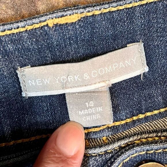 New York & Company Distressed Patch Denim Jeans 14 - Picture 7 of 12